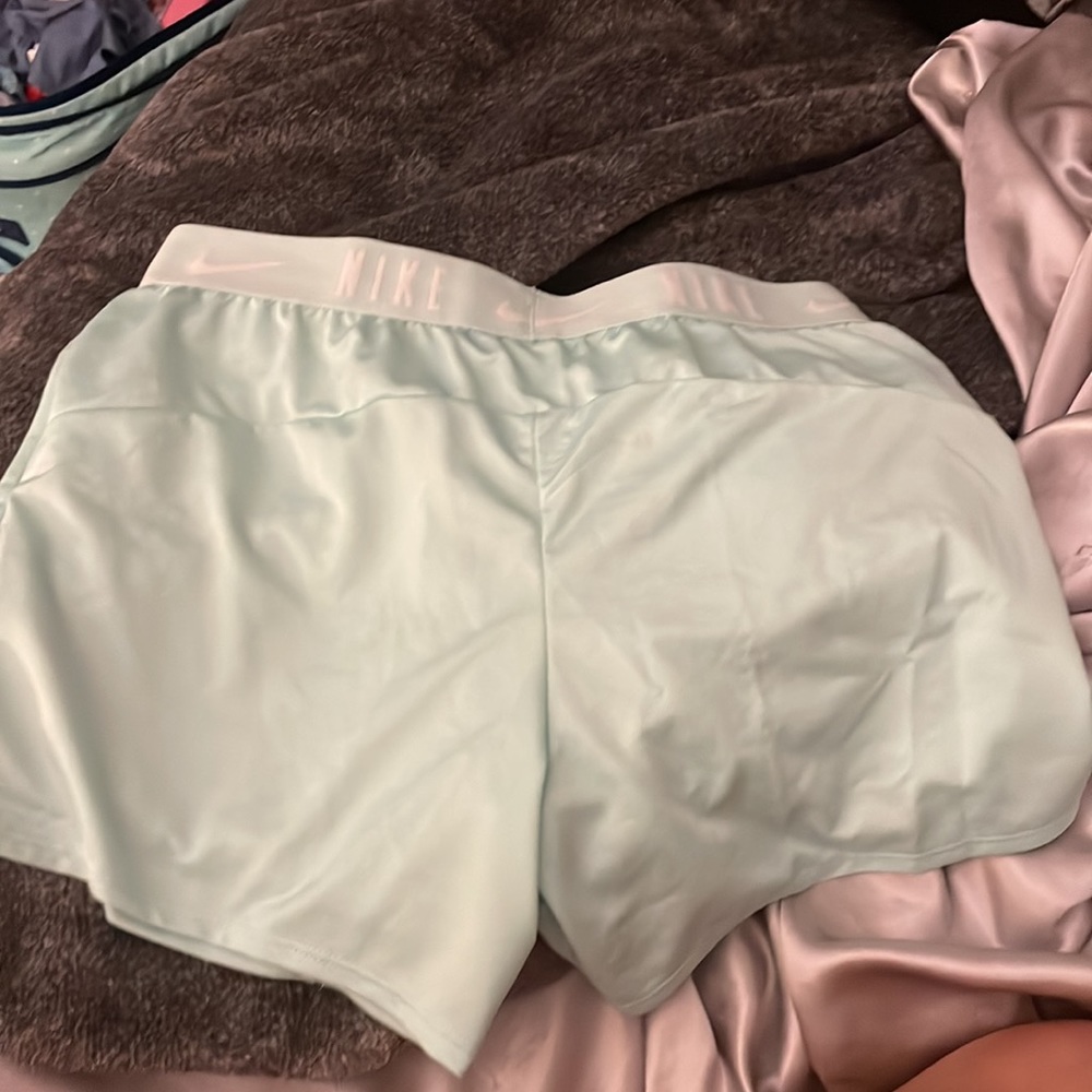 never worn - Picture 3 of 3